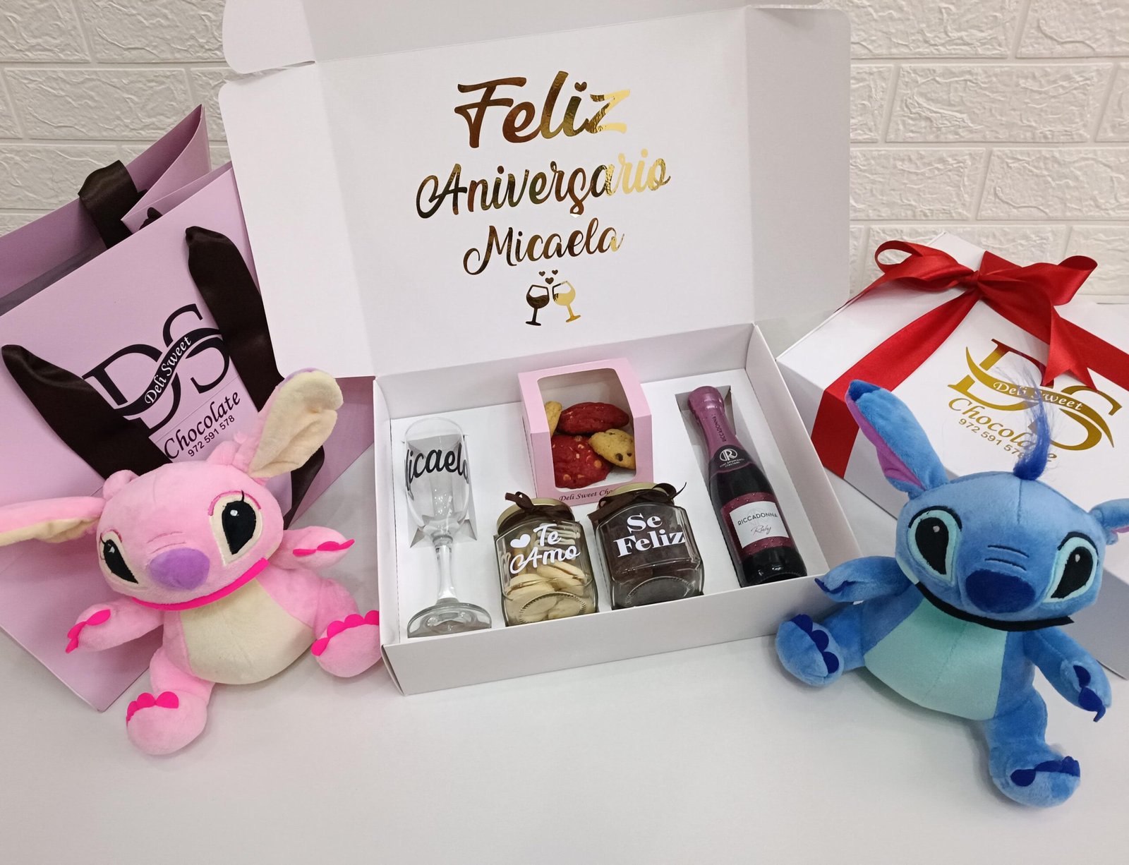 Box con dos peluches